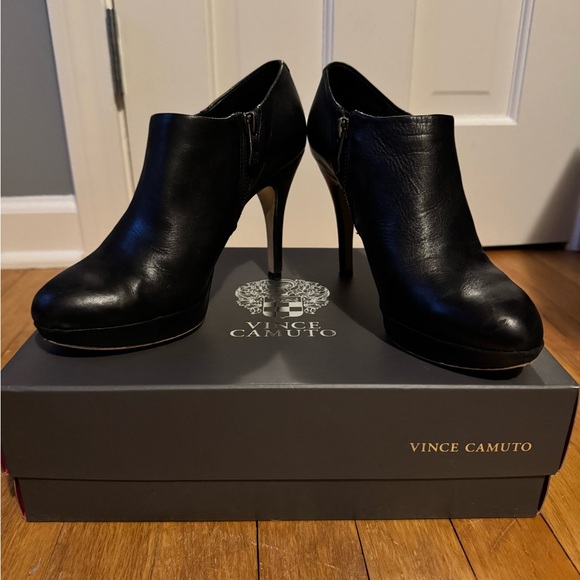 Vince Camuto Elvin Black Heeled Ankle Boots - Picture 2 of 13